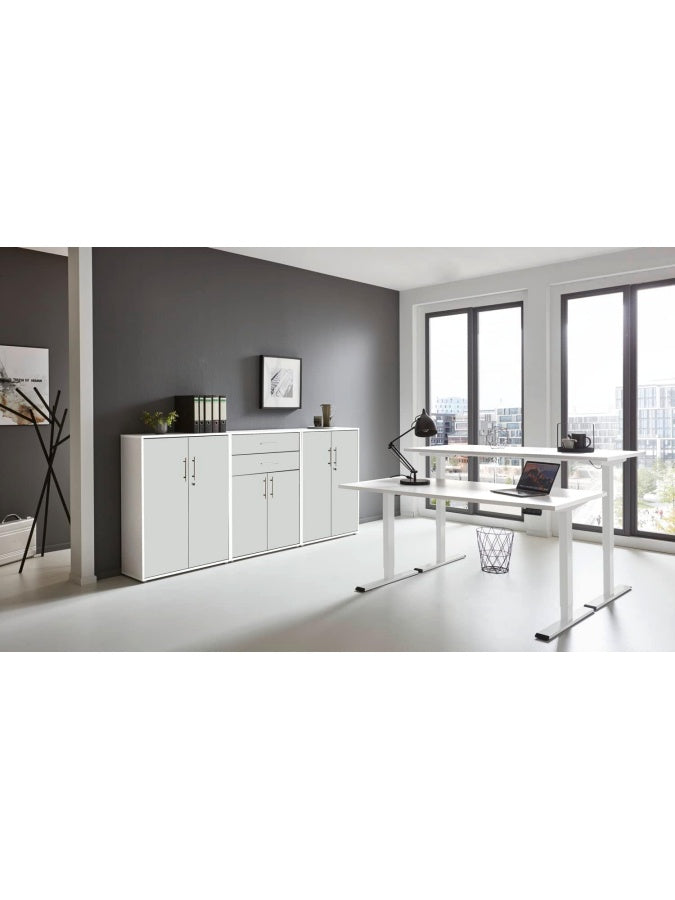 Sitz Steh Schreibtisch mit hohenverstellbarem Gestell und weisser Tischplatte fur ergonomisches Arbeiten
